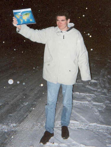La 1ère photo, 1er janvier 2003, sous la neige de Val d'Isère. Départ pour 170.000 km de stop à travers 59 ans. 01. La 1ère