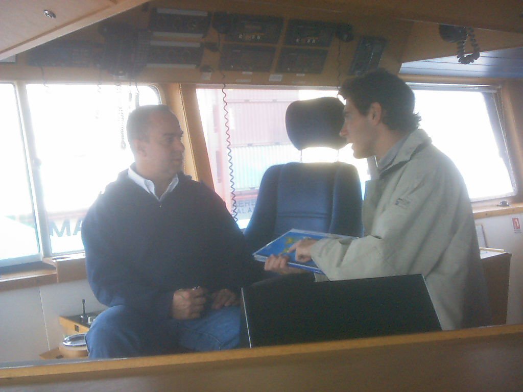 46. En discussion avec un capitaine