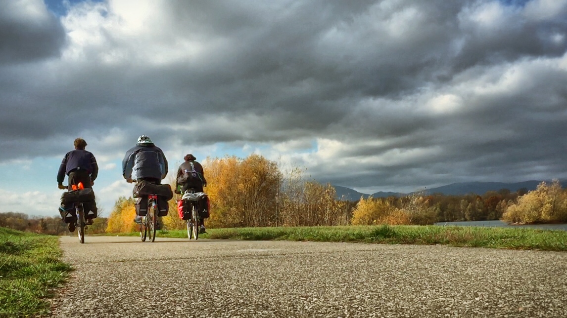 Les trois cyclistes pendant la traversée de la France